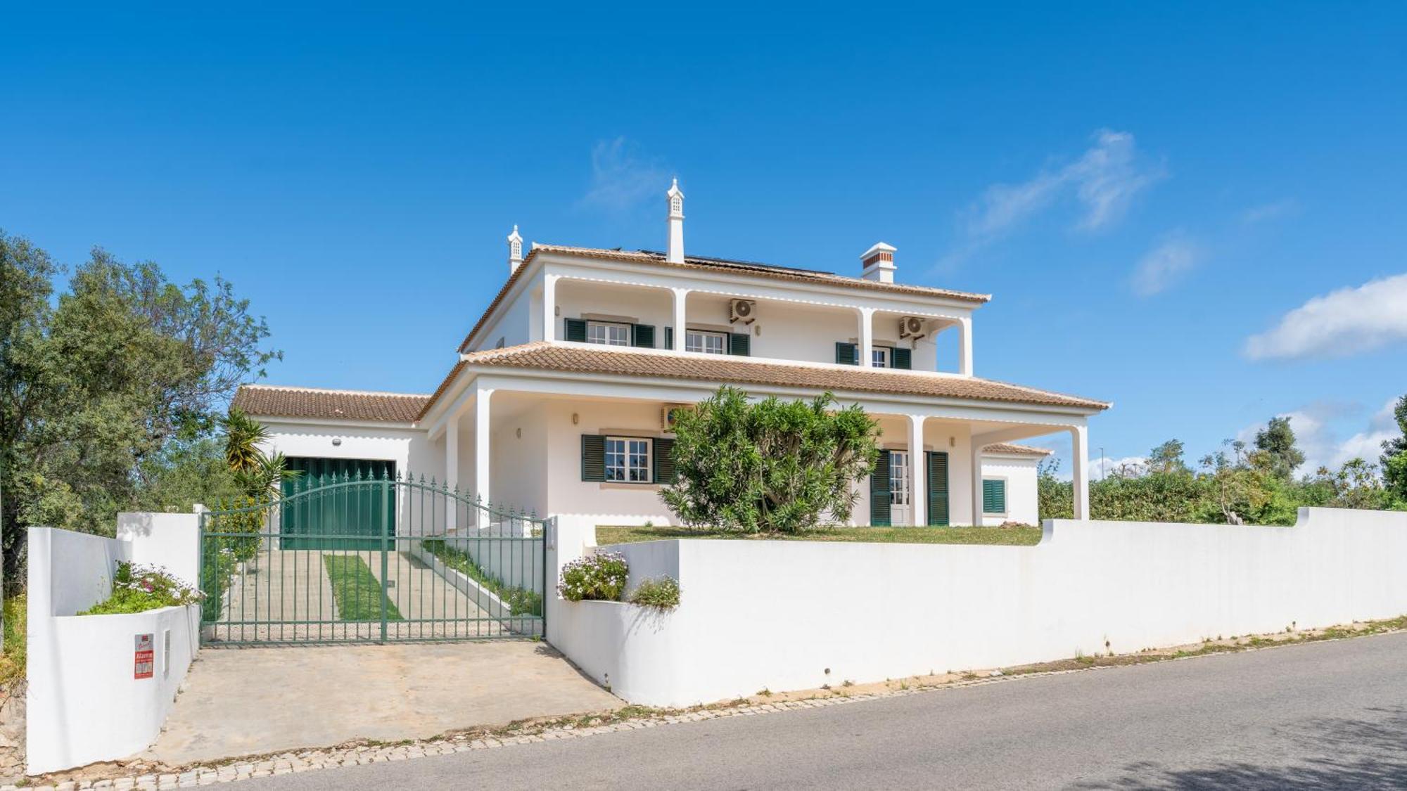 Sunny & Calm 4 Bdr House W/ Pool By Lovelystay Santo Estevao  Εξωτερικό φωτογραφία