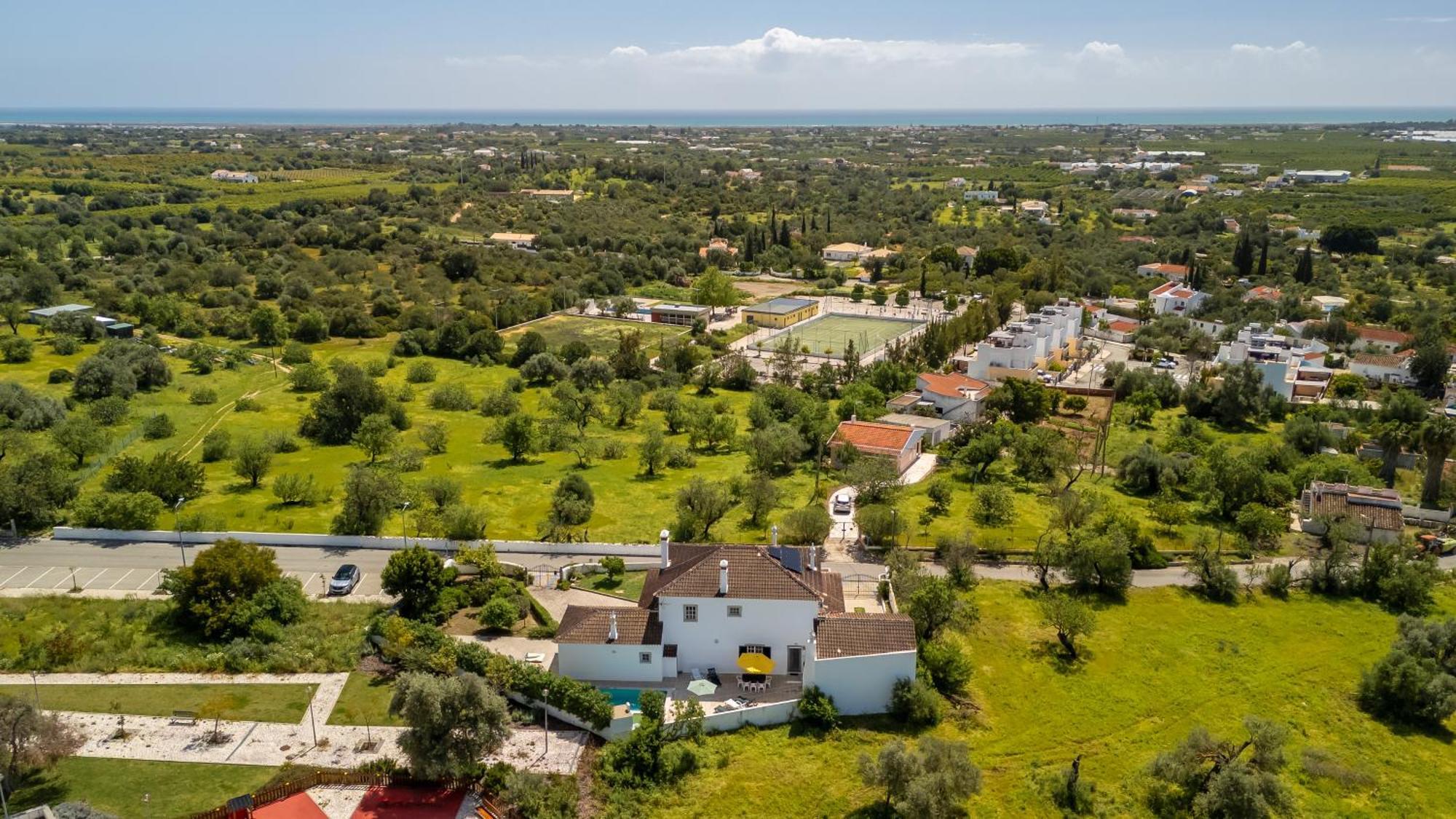 Sunny & Calm 4 Bdr House W/ Pool By Lovelystay Santo Estevao  Εξωτερικό φωτογραφία