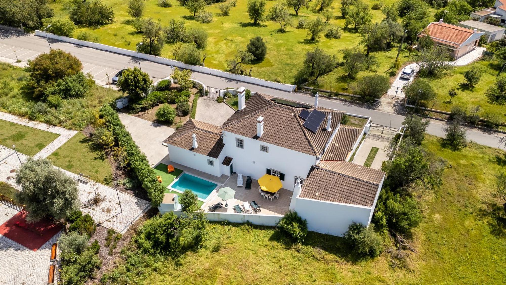 Sunny & Calm 4 Bdr House W/ Pool By Lovelystay Santo Estevao  Εξωτερικό φωτογραφία